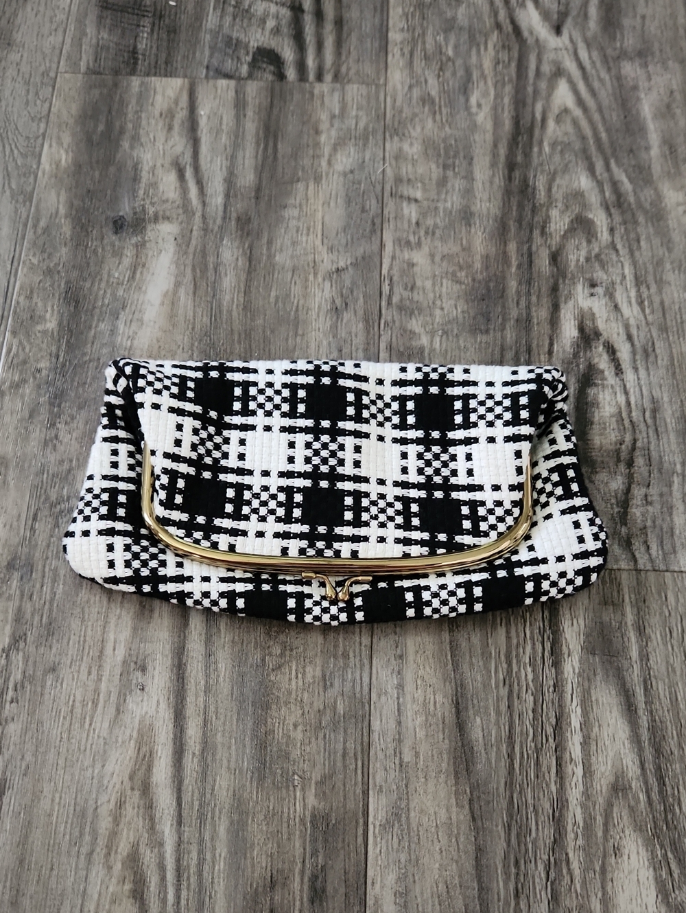 INGBER Vintage Black & White Houndstooth Woven Plaid Clutch with Gold Kisslock